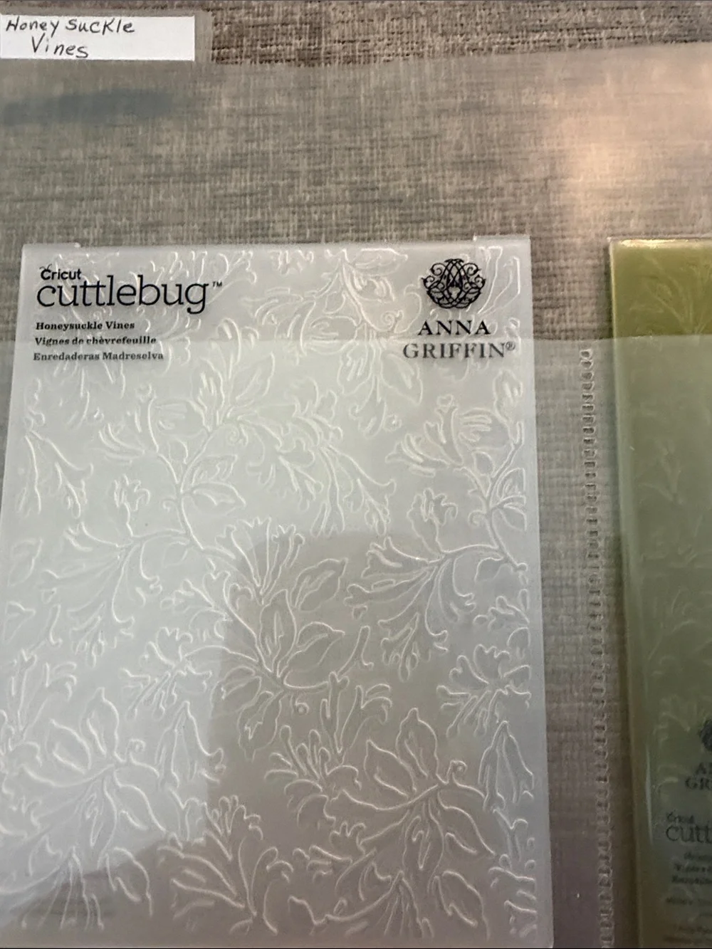 Cricut Anna Griffin honeysuckle vines Embossing Folder